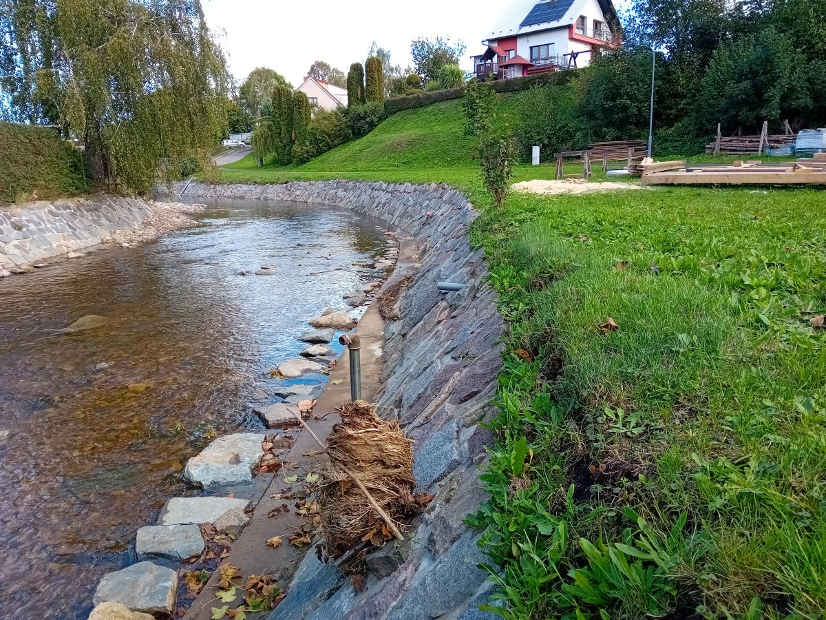 Revitalizační práce na řece Krounce